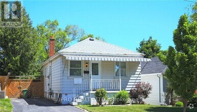 Building Photo - 723 Rennie St