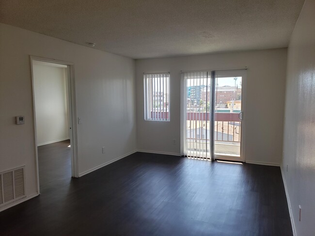 Building Photo - 3056 Leeward Ave