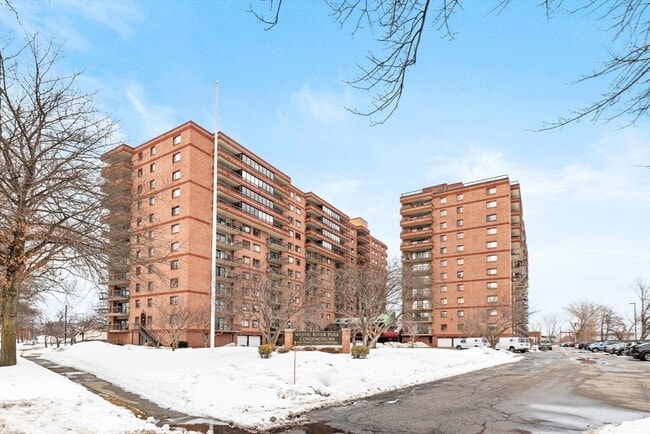 Foto del edificio - 3920 Mystic Valley Pkwy