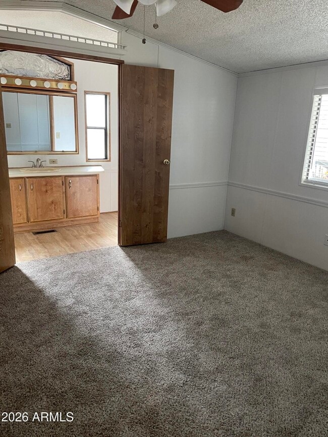 Foto del edificio - 415 E Villa Theresa Dr