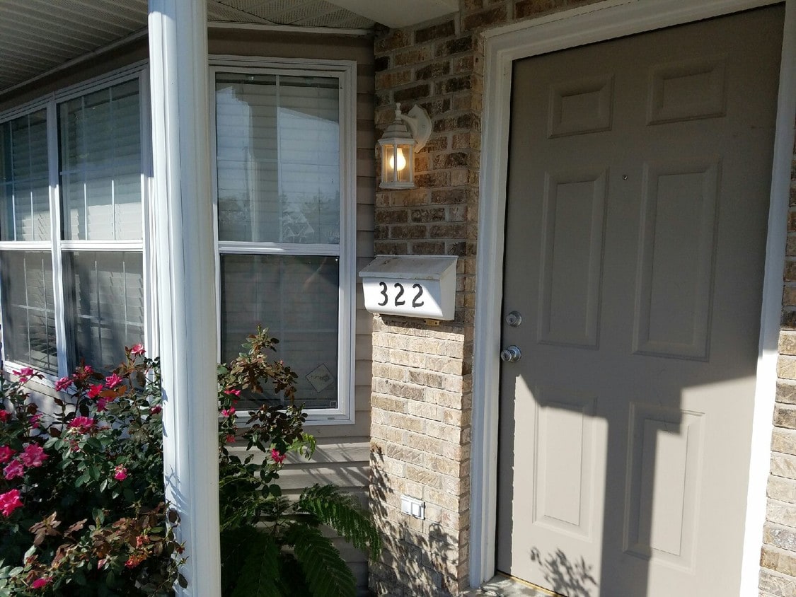 322 S 5th St, Festus, MO 63028 Condo for Rent in Festus, MO