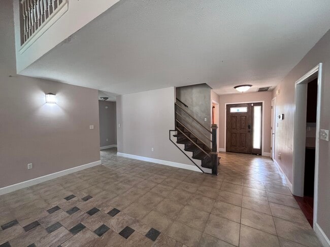 Building Photo - 540 E Timberlake Dr