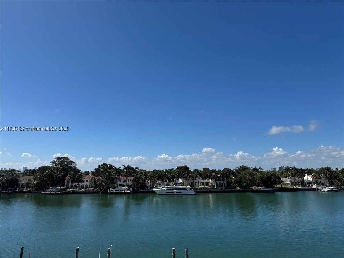Foto principal - 5750 Collins Ave