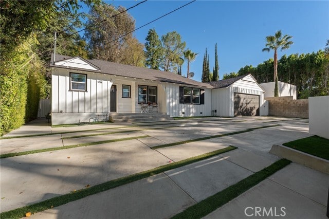 Building Photo - 5244 Vanalden Ave