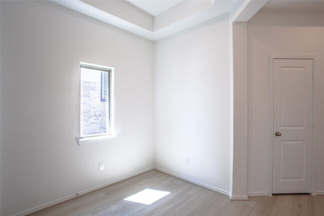 Building Photo - 10543 Shining Dawn Wy