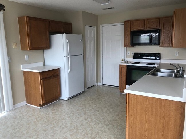 Building Photo - Beautiful 3 BR Home in Fountain Inn