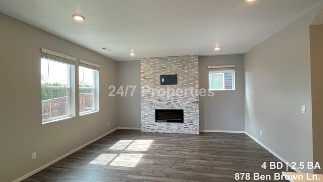 Foto del edificio - Modern 4 BD | 2.5 BA Home in Woodburn