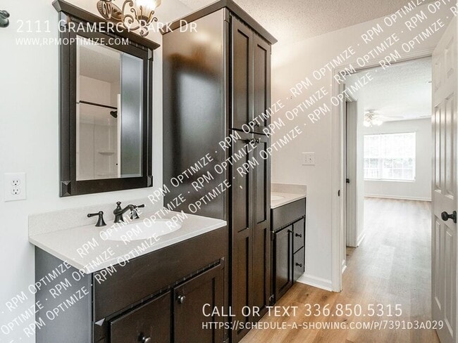 Foto del edificio - 2111 Gramercy Park Dr