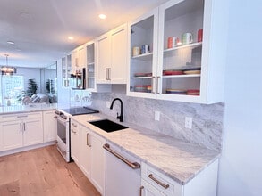 Building Photo - 1030 Silk Oak Terrace