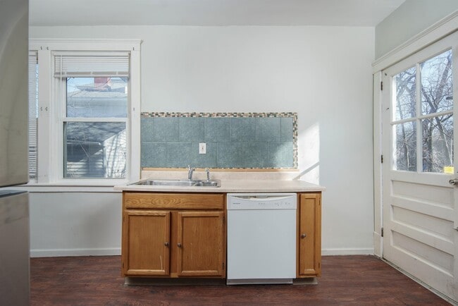 Building Photo - 814 Lancaster St