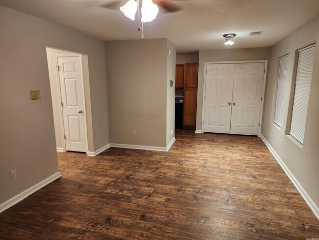 Building Photo - 1712 Dixie