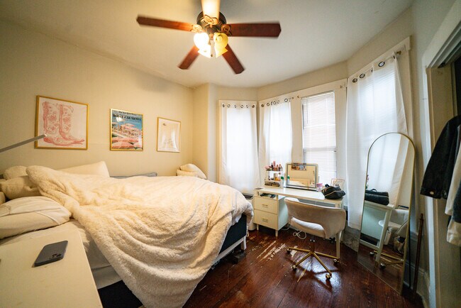 Foto del edificio - 717 Parker St