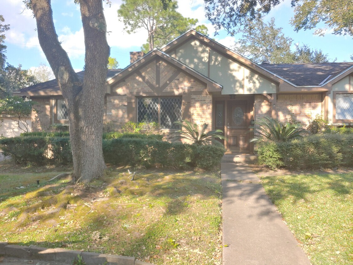 Primary Photo - 5718 Braesvalley Dr