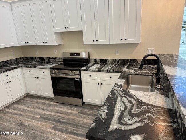 Building Photo - 217 W Estate Ln