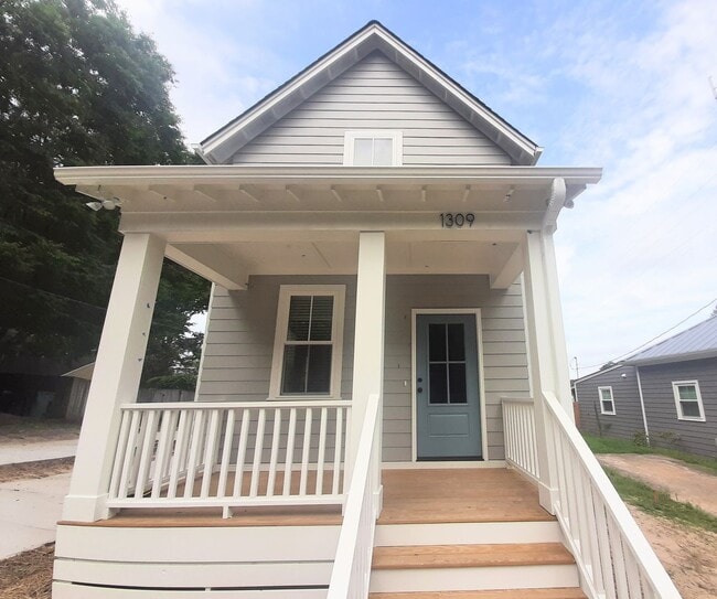 Building Photo - Beautiful 3 Bedroom, 3 Bathroom New Constr...
