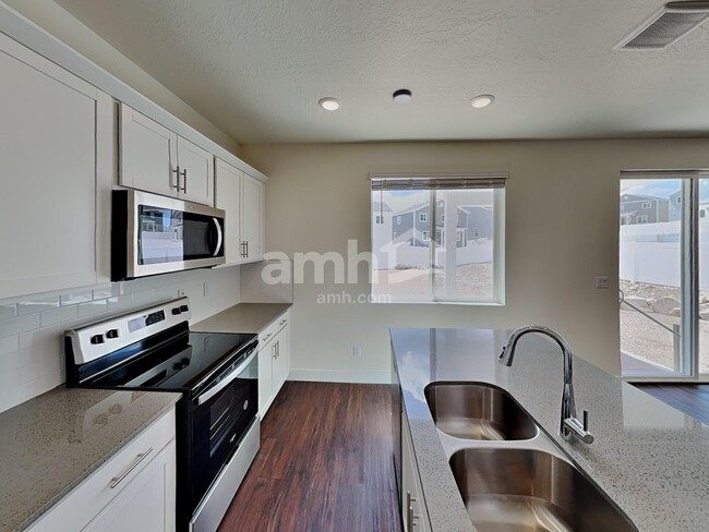 Foto del edificio - 7135 Woods Rose Dr