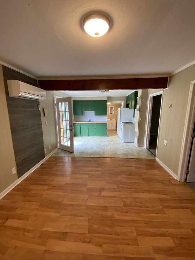 Building Photo - 2/1 in Gastonia, NC - $100 refundable key deposit required