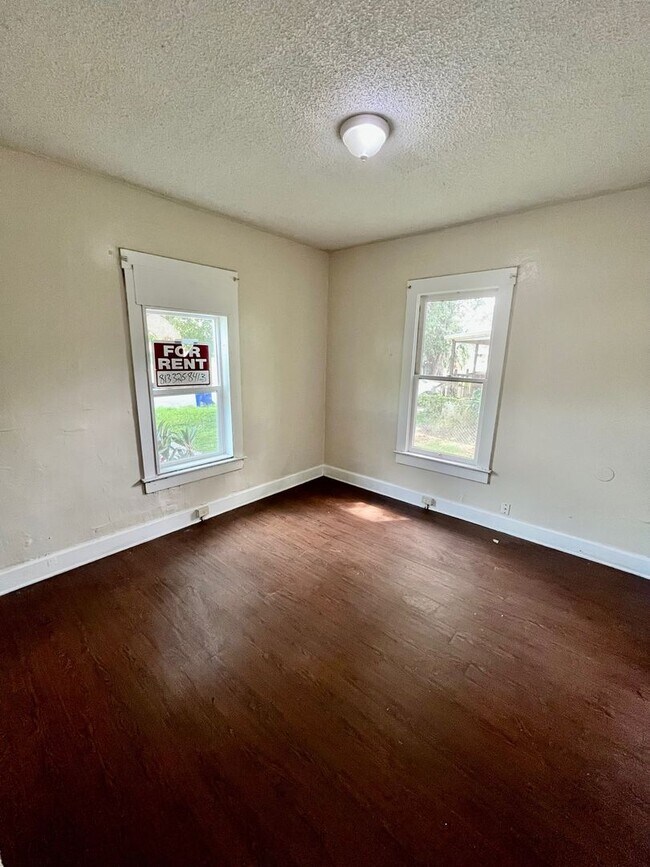 Foto del edificio - NICE 3BR/1BA Lakeland Home w/Large Covered Porch. NO APPLICATION FEE!