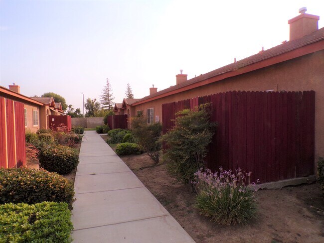 Foto del edificio - 531 Yellow Meadow Ct