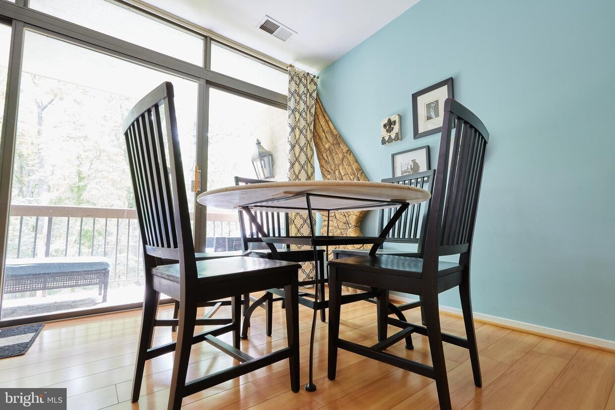 1669 Parkcrest Cir Unit 200, Reston, VA 20190 Apartment for Rent in