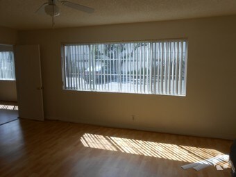 Primary Photo - 14041 Newland St