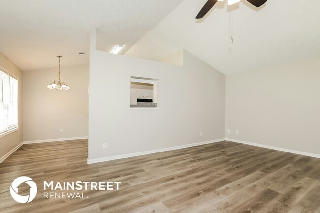 Building Photo - 2737 Glendale Dr