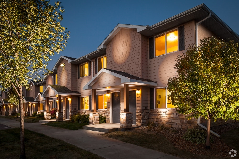 Foto principal - Willow Creek Townhomes and Apartments