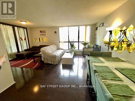 Photo du bâtiment - 55 Bamburgh Cir