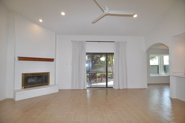 Building Photo - 3 Cimarron Dr