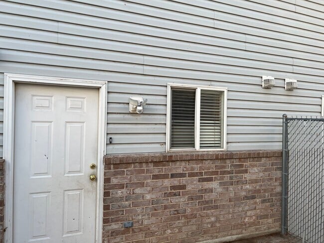 Building Photo - 1427 W 1650 N