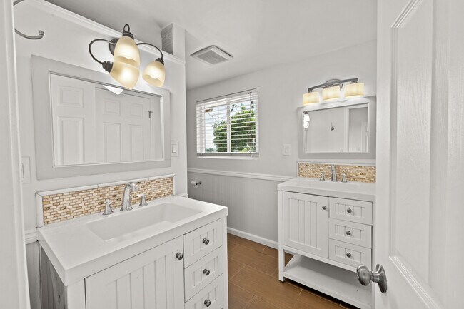 Building Photo - 5527 Dorothy Dr