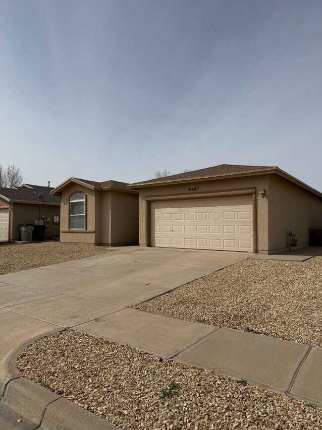 Building Photo - Cozy three-bedroom two bath at a great location! 10429 Silvercloud Drive, El Paso, Texas 79924