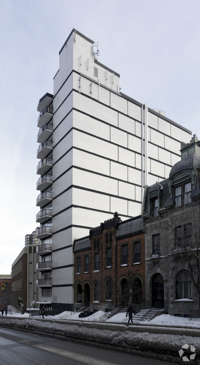 Building Photo - 500 Av Des Pins O
