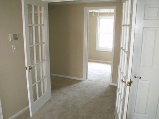 Building Photo - Charming Brookside Home!