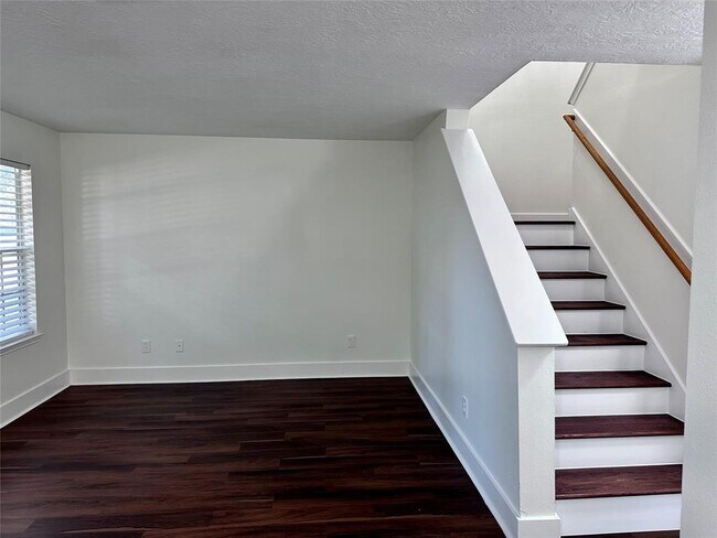 Building Photo - 10126 Farrell Dr