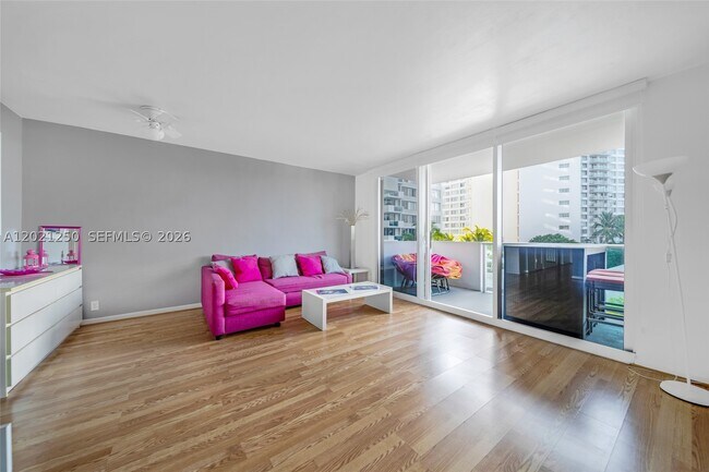 Foto del edificio - 1200 West Dr