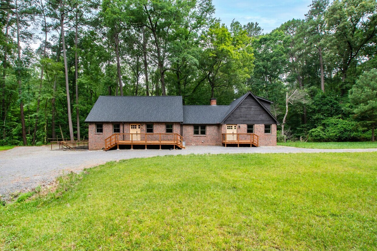 Primary Photo - Homestead Sweet Homestead! Spacious 4 bedr...