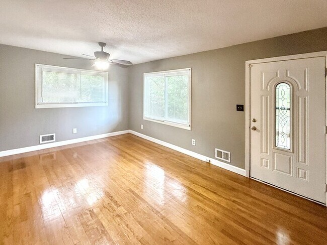Foto del edificio - 5830 Walnut Grove Rd