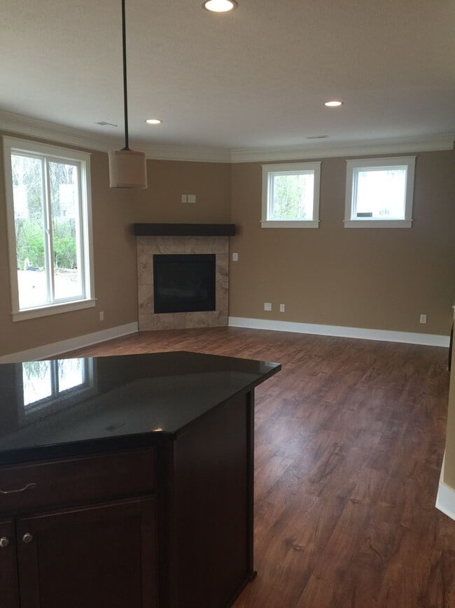 Building Photo - 3 bedroom 2 1/2 bath house for rent