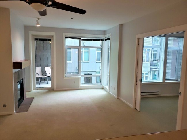 Building Photo - 1950 Alaskan Way