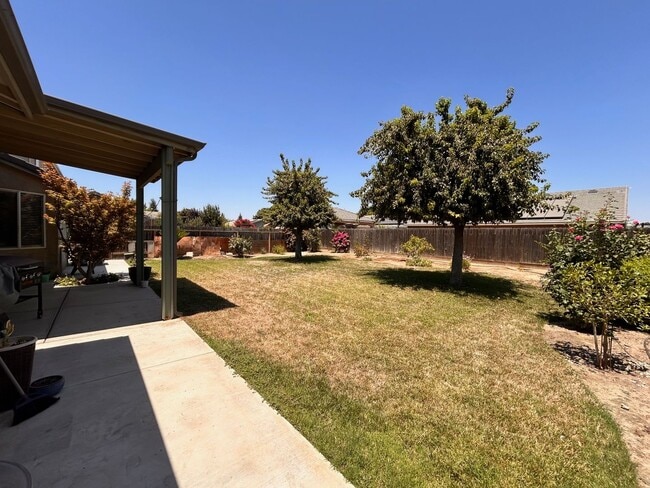 Foto del edificio - Great home for rent in Visalia