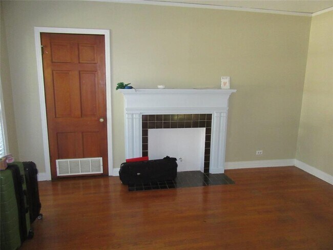 Building Photo - 5324 Longview St