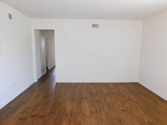 Foto del edificio - 5901 Belgrave Ave