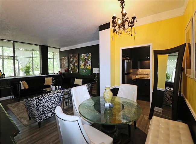 Building Photo - 3060 Pharr Ct N Northwest