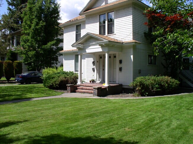Frente - 2320 W 2nd Ave