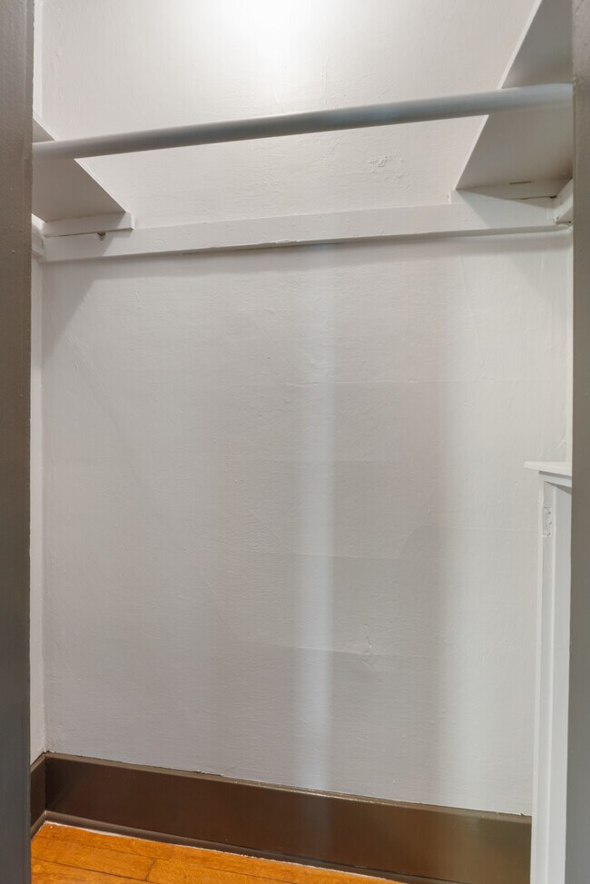 Foto del edificio - The Ambassador Apartments