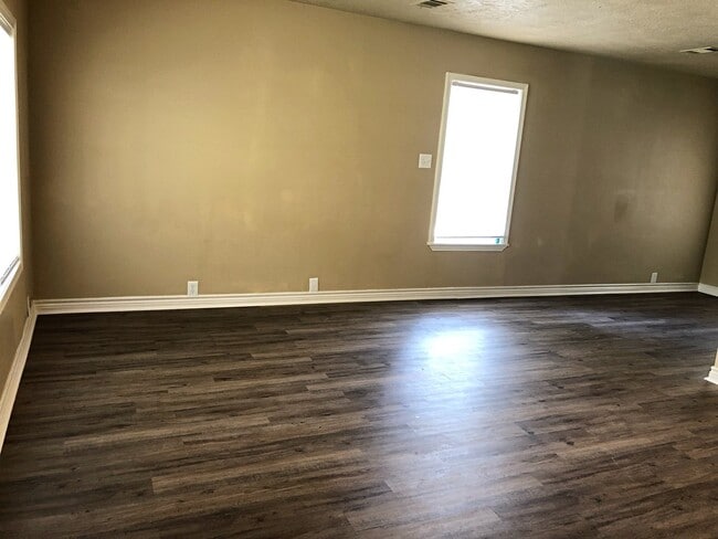 Building Photo - 75 Jordan Dr