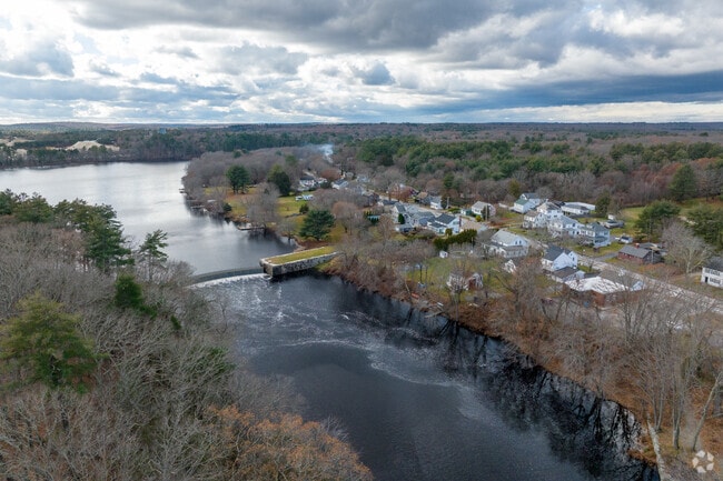 Enjoys views of the Slatersville Reservoir in North Smithfield.