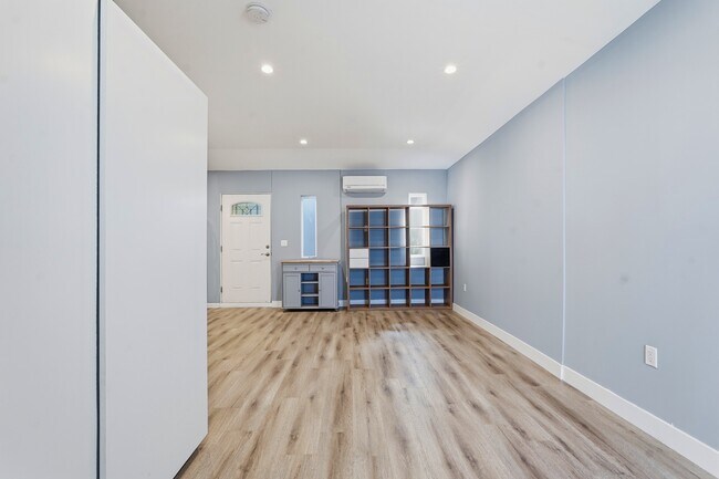 Foto del edificio - 5862 Beck Ave