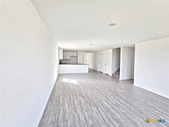 Foto del edificio - 805 Riviera Ct